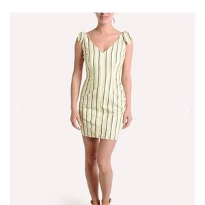 Cupcakes And Cashmere Women's Marguerite Dress